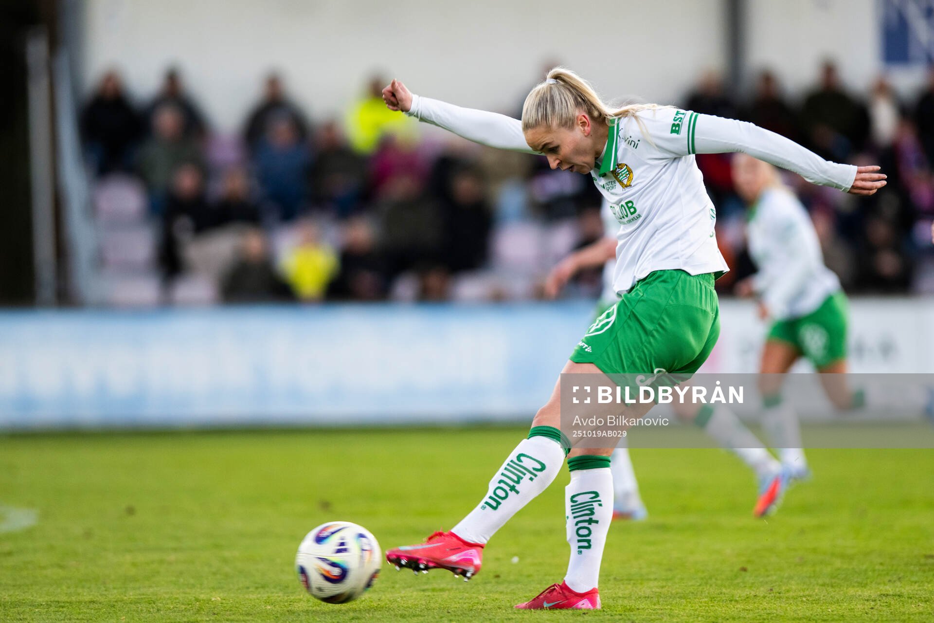 Hammarbys Anna Jøsendal skjuter