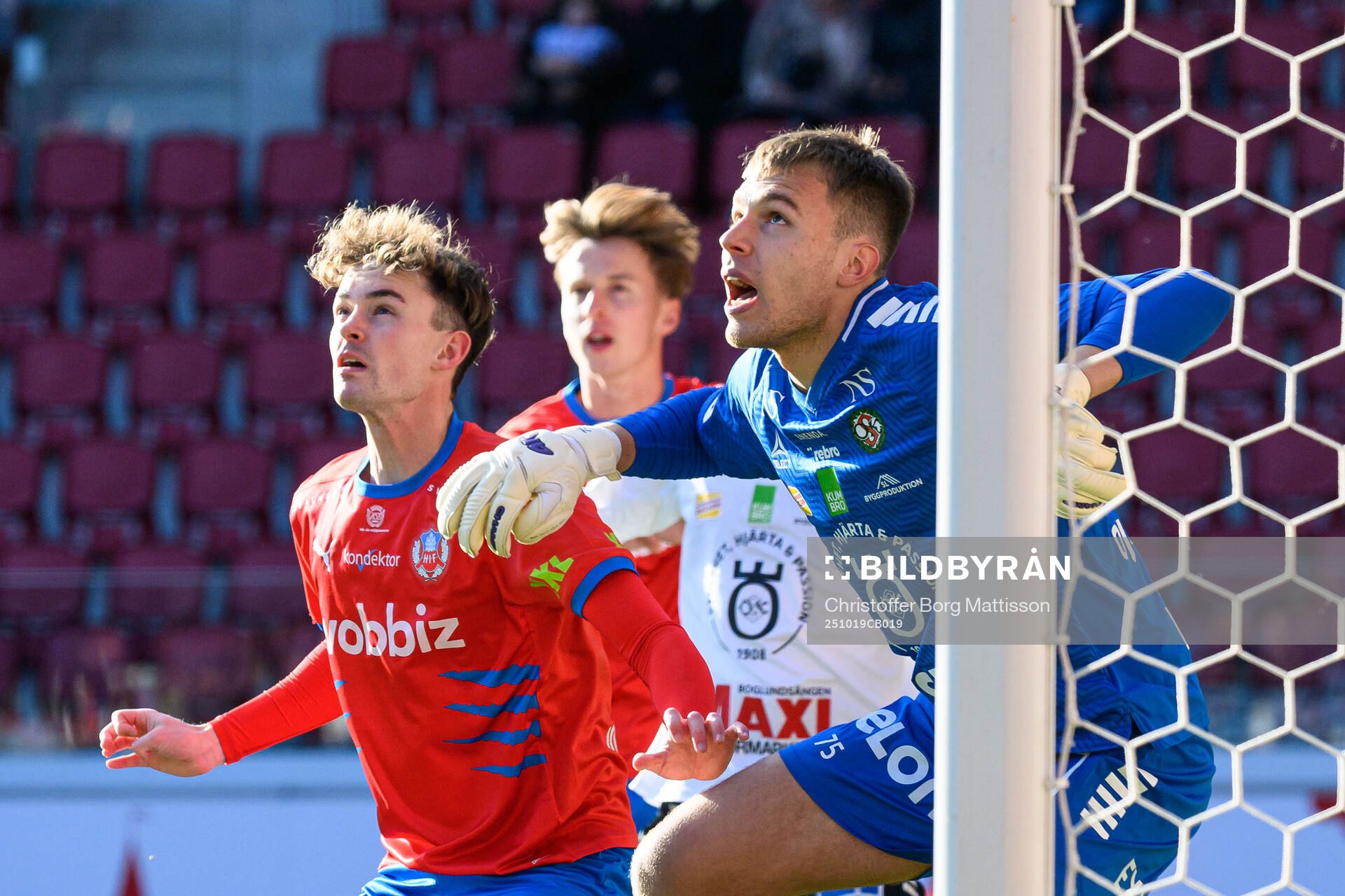 Helsingborgs Alexander Johansson och Örebros målvakt