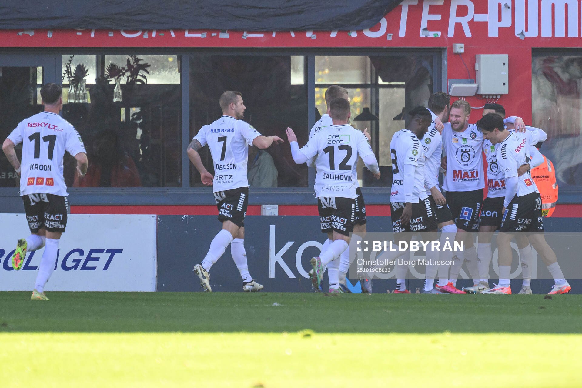 Örebros Karl Holmberg jublar