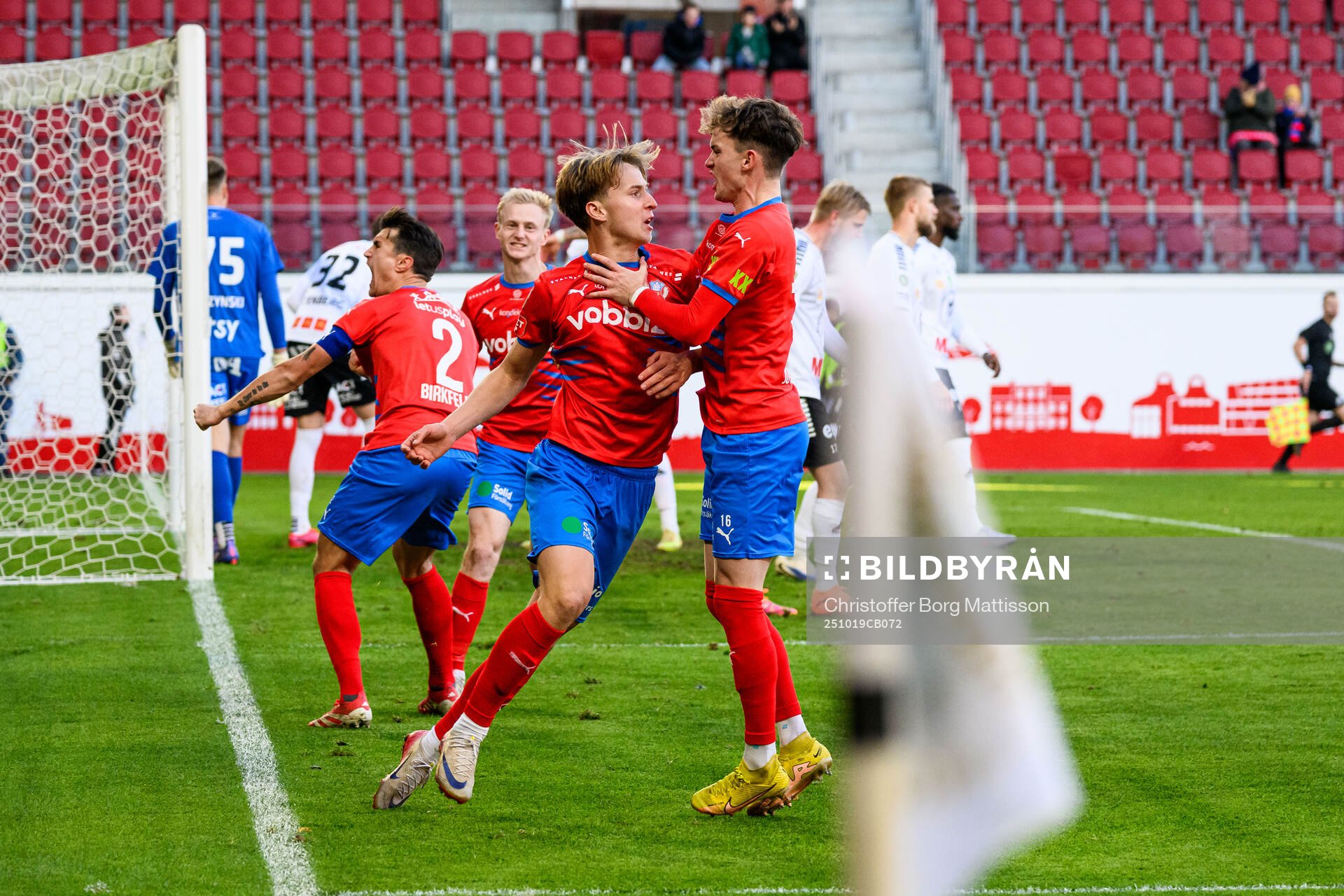Helsingborgs Lukas Kjellnäs och Alexander Johansson jublar