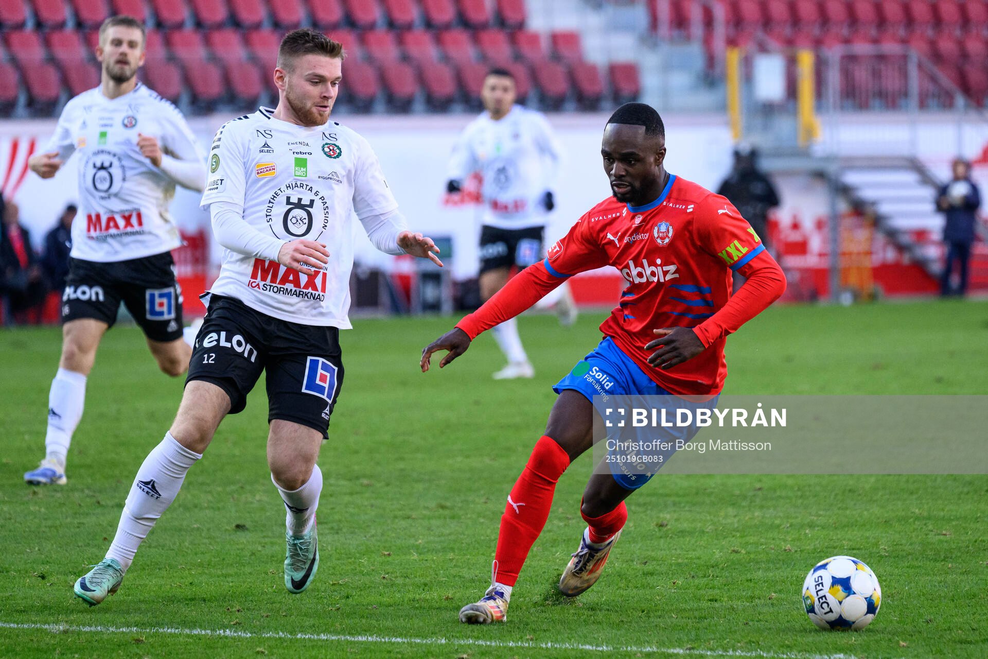 Örebros Dino Salihovic och Helsingborgs Adam Akimey