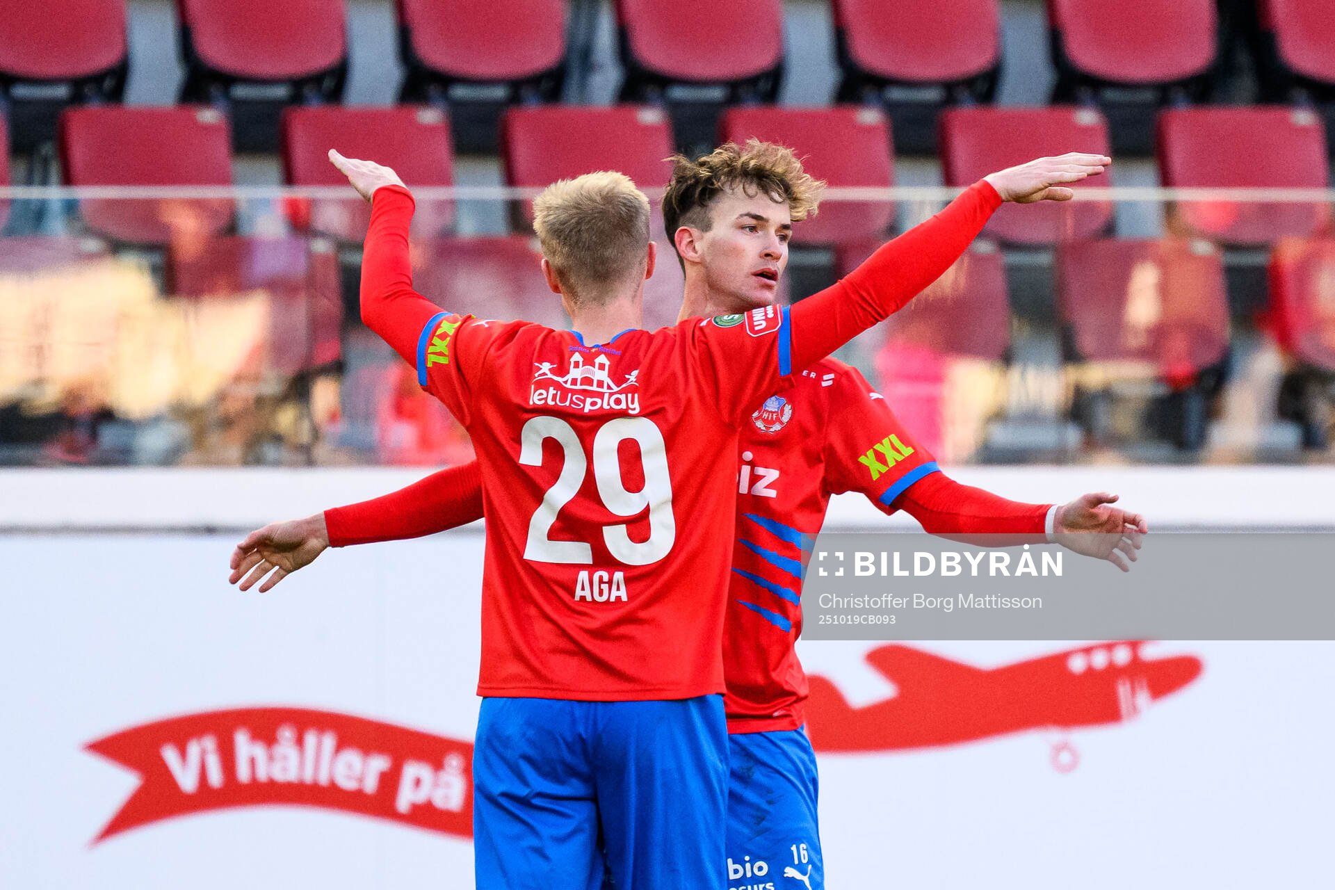 Helsingborgs Oscar Aga och Alexander Johansson jublar