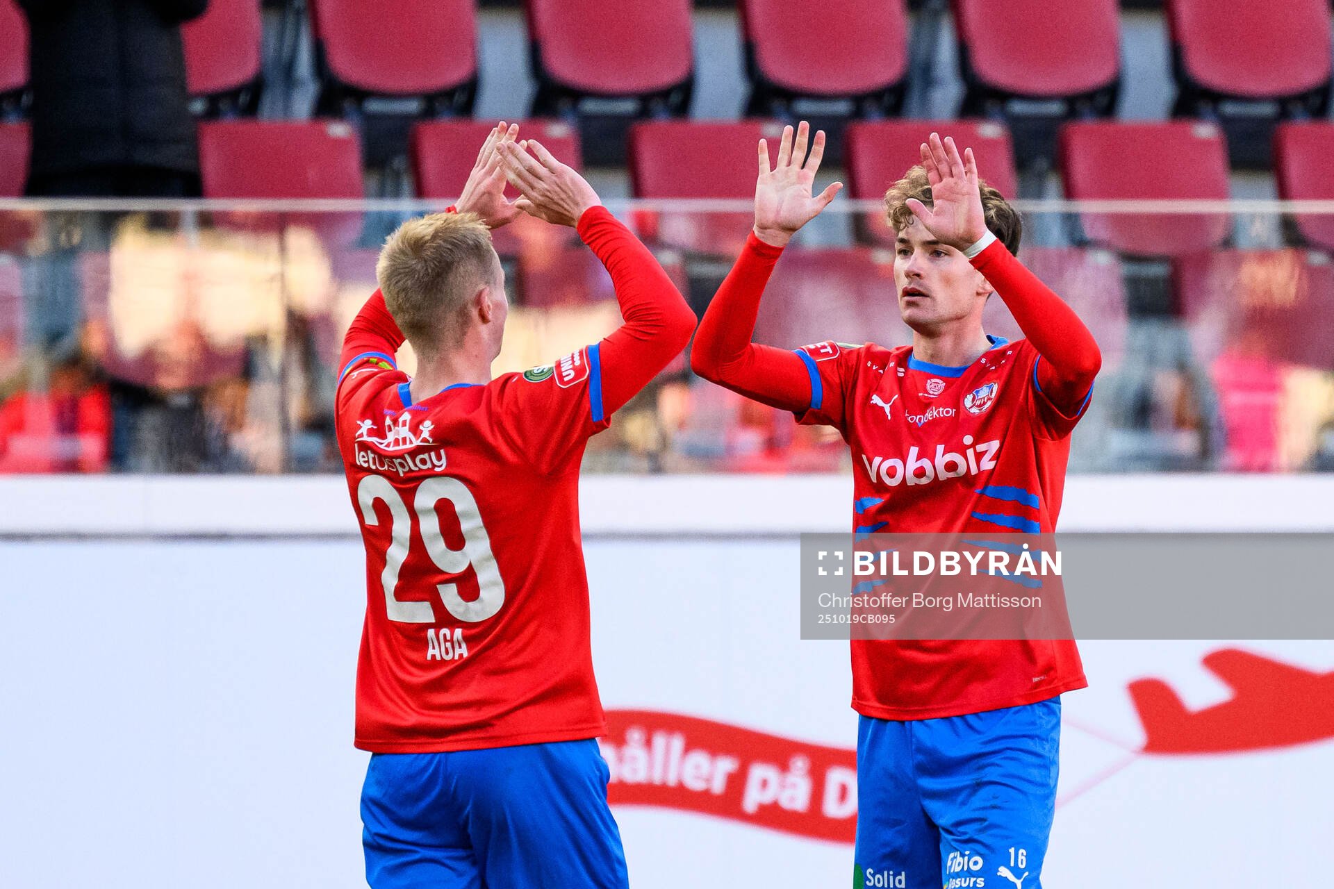 Helsingborgs Oscar Aga och Alexander Johansson jublar