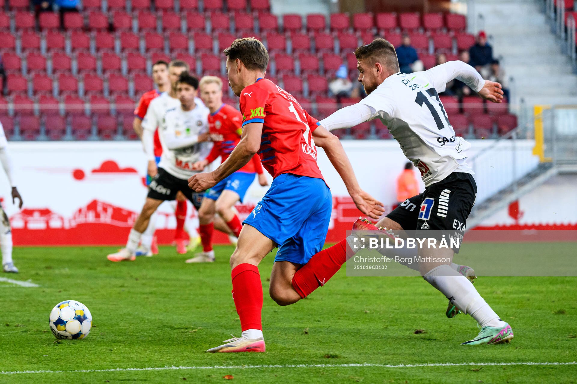 Helsingborgs Lukas Kjellnäs och Örebros Dino Salihovic