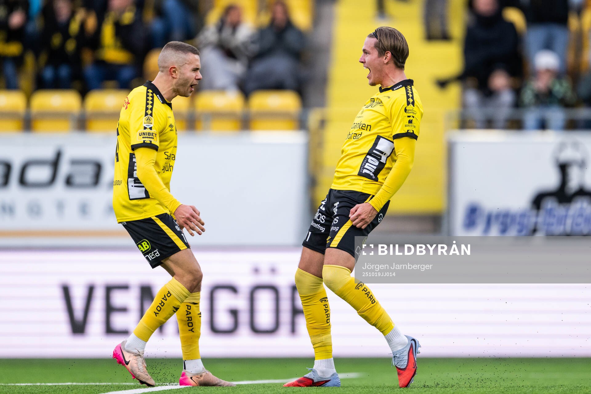 Elfsborgs Julius Magnusson jublar med Taylor Silverholt som