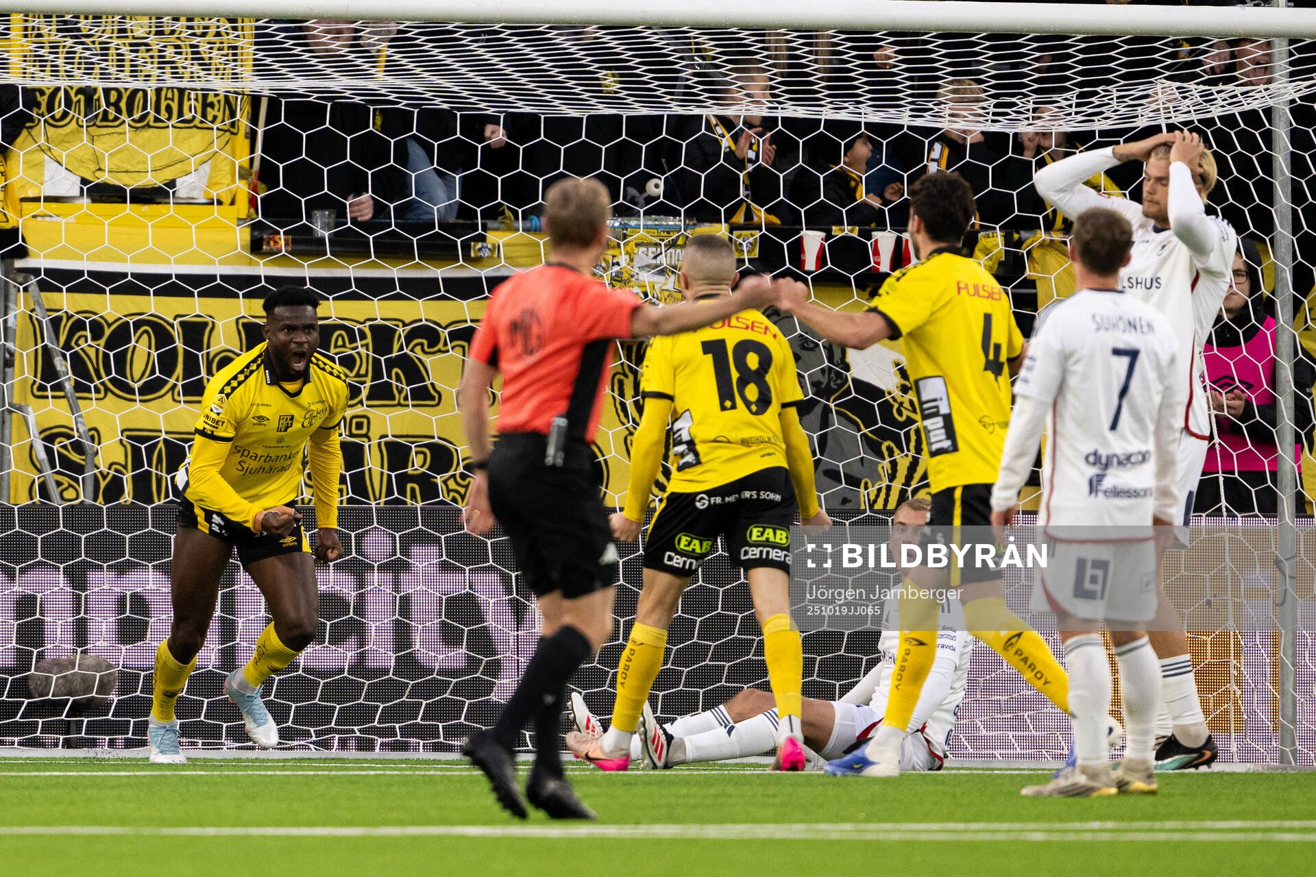 Elfsborgs Ibrahim Buhari jublar