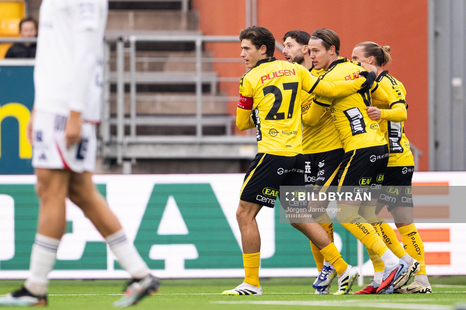 Elfsborgs Taylor Silverholt jublar med Besfort Zeneli,