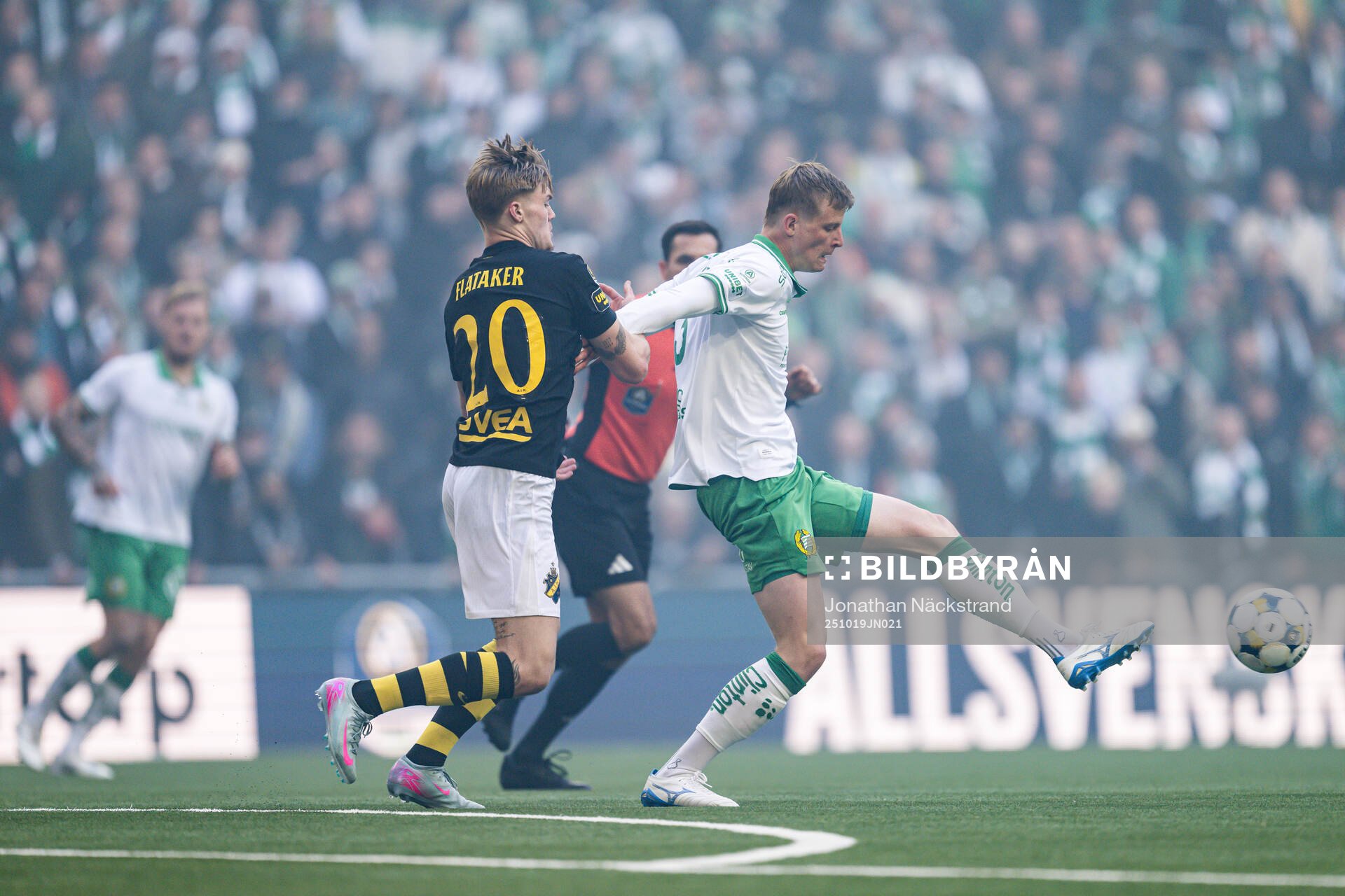 AIKs Erik Hovden Flataker och Hammarbys Frederik Winther