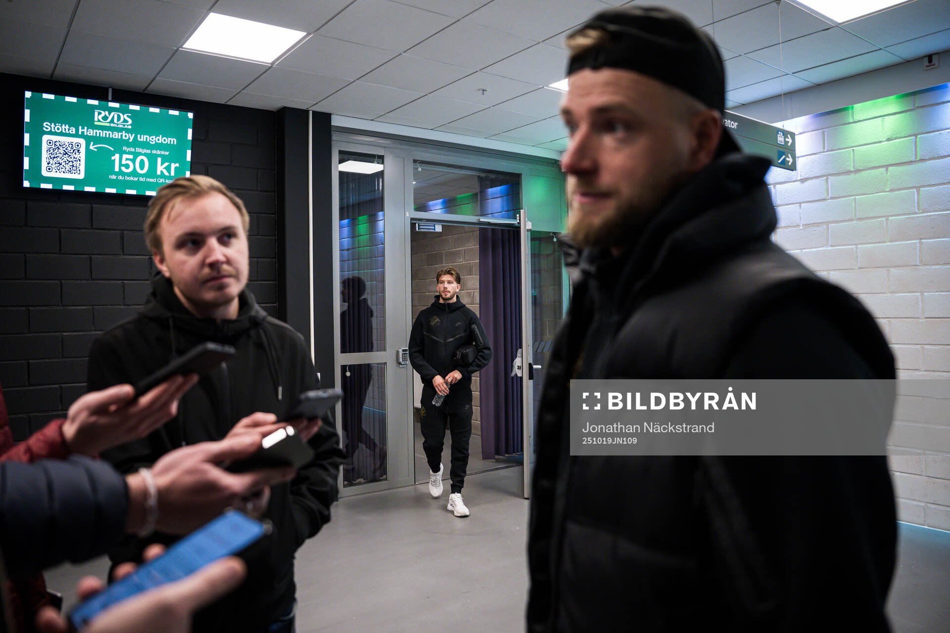 AIKs Anton Salétros kommer in när John Guidetti