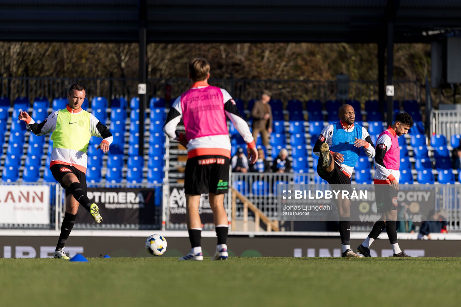 Brommapojkarnas spelare värmer upp