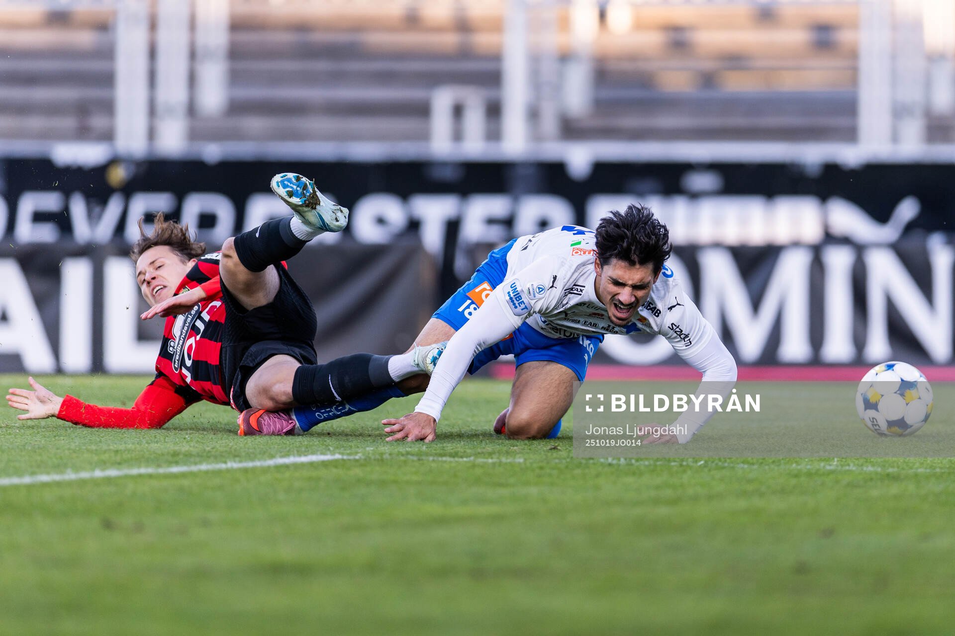 Brommapojkarnas Alex Timossi Andersson och Värnamos