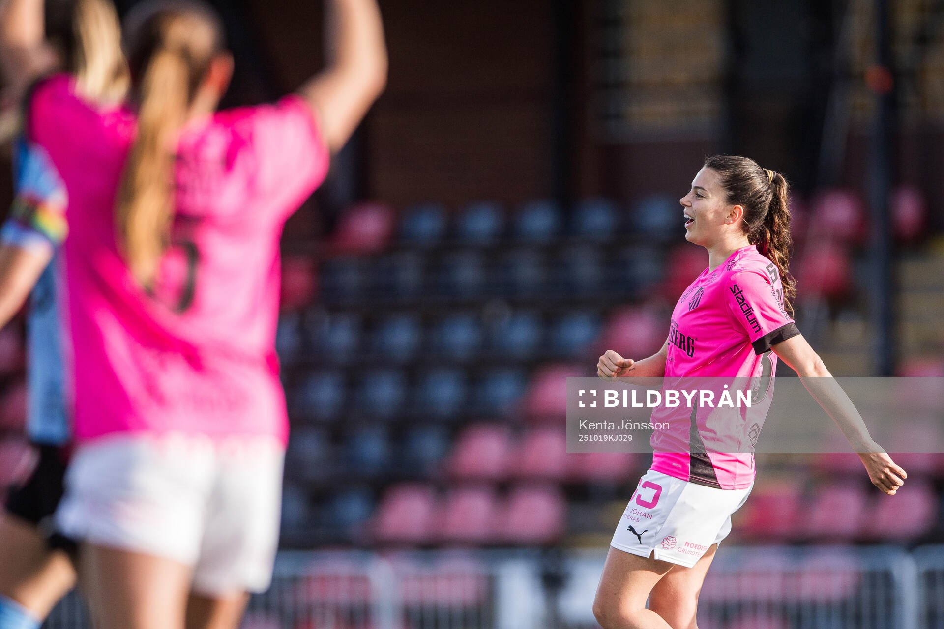 Häckens Helena Sampaio jublar