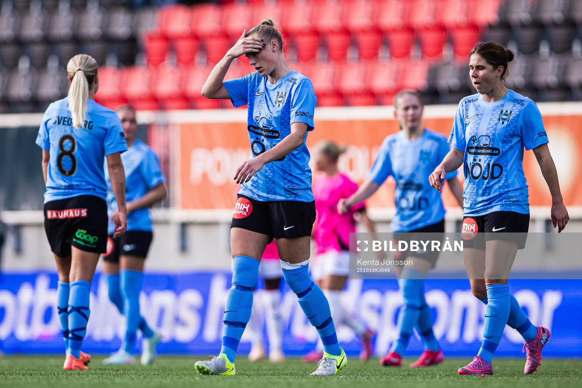 Brommapojkarnas Amanda Wulff och Julia Olsson deppar