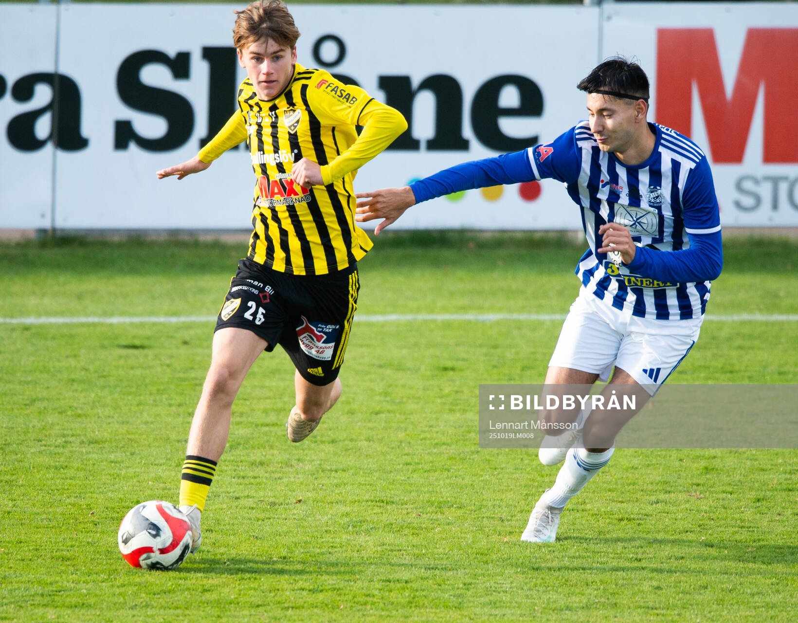 IFK Hässleholms Neo Jakobsson i matchen i division 2
