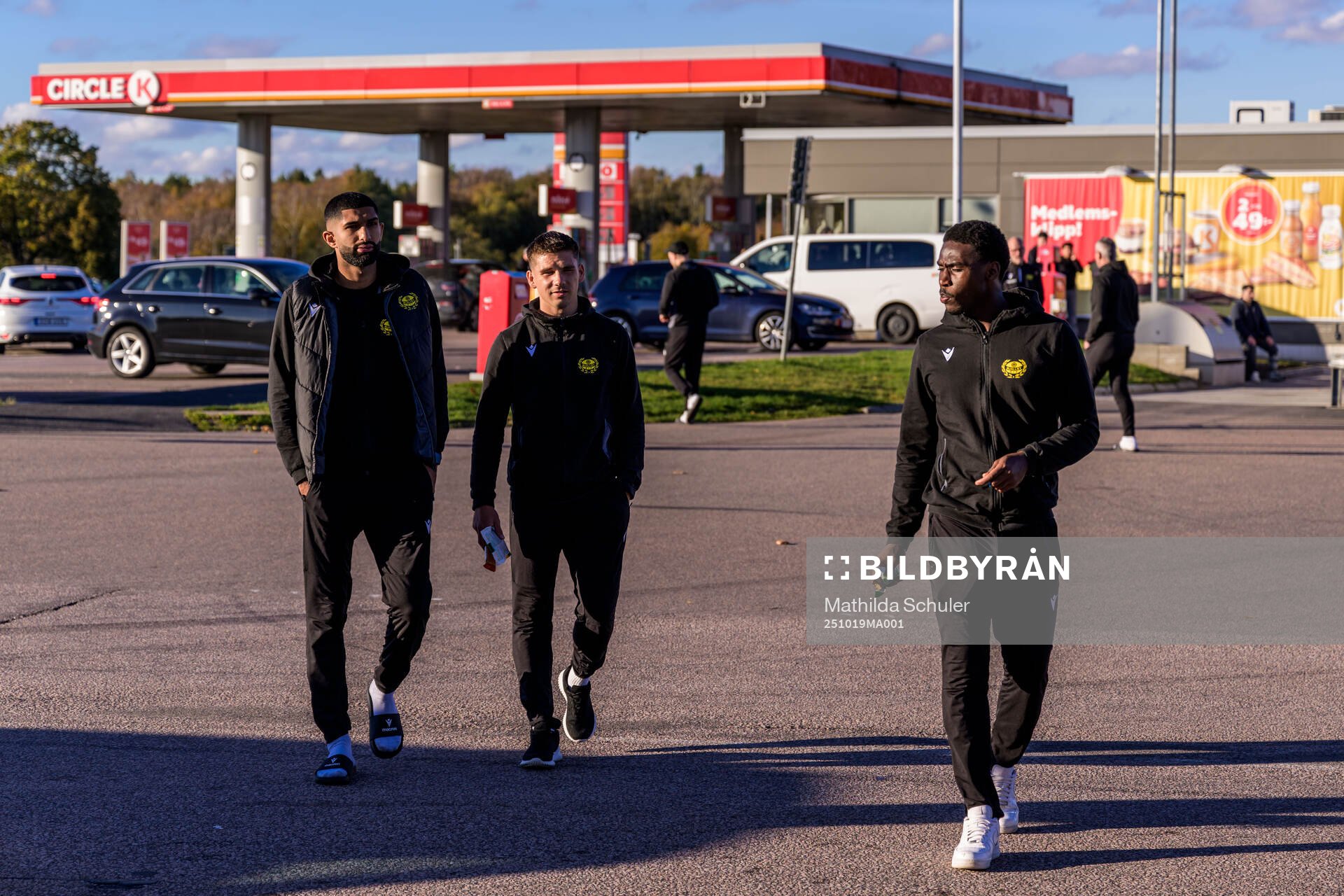 Mjällbys Timo Stavitski när laget stannat vid resan mot