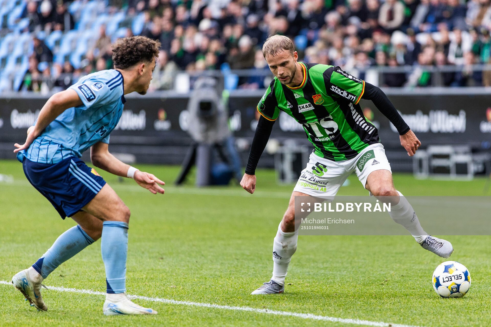 Djurgårdens Mikael Anderson och GAIS Gustav Lundgren