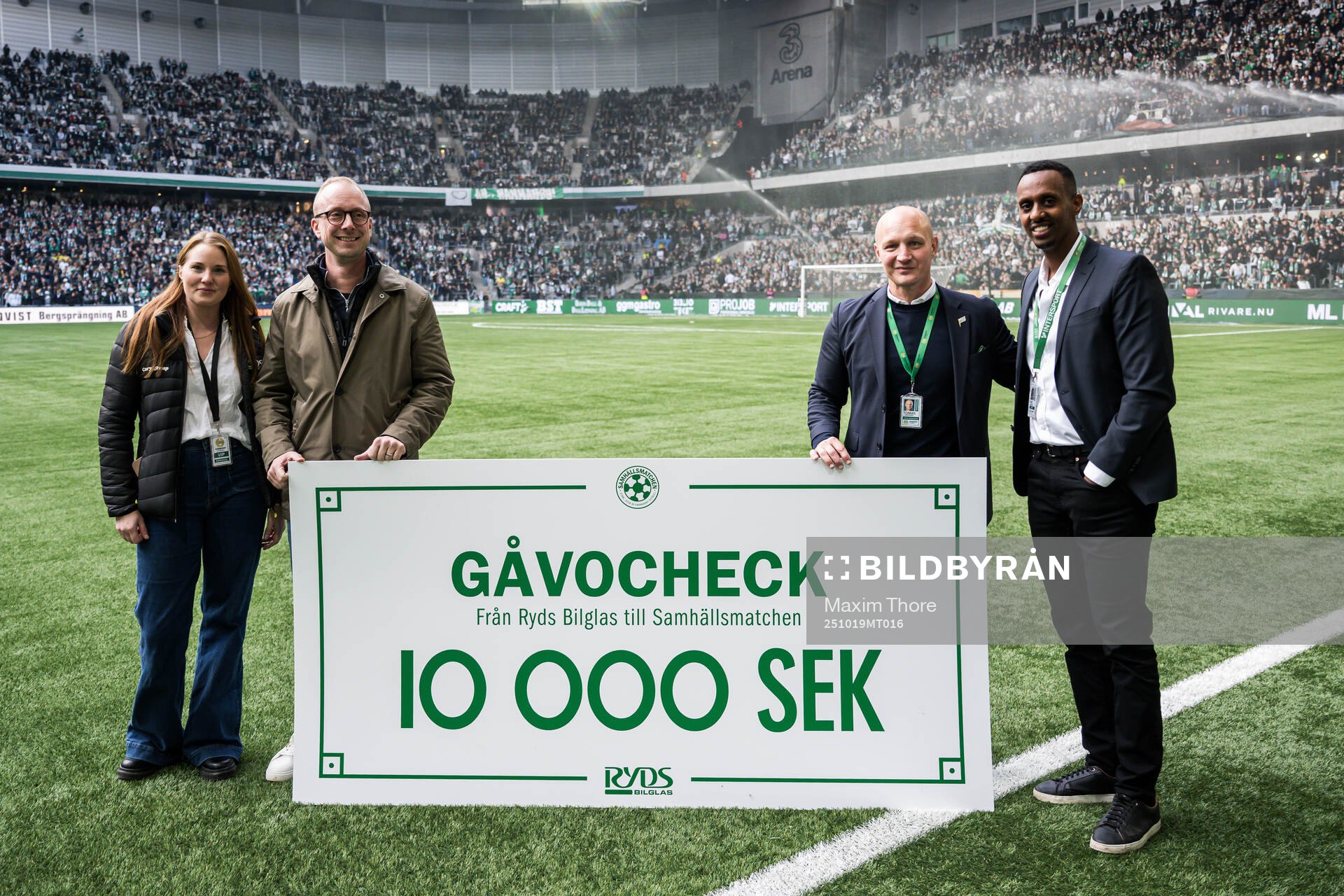 En check delas ut till Samhällsmatchen