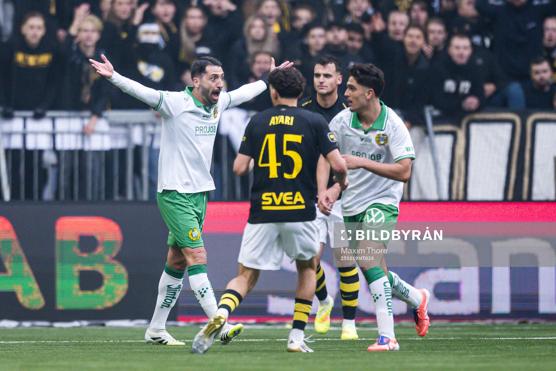 Hammarbys Nahir Besara reagerar
