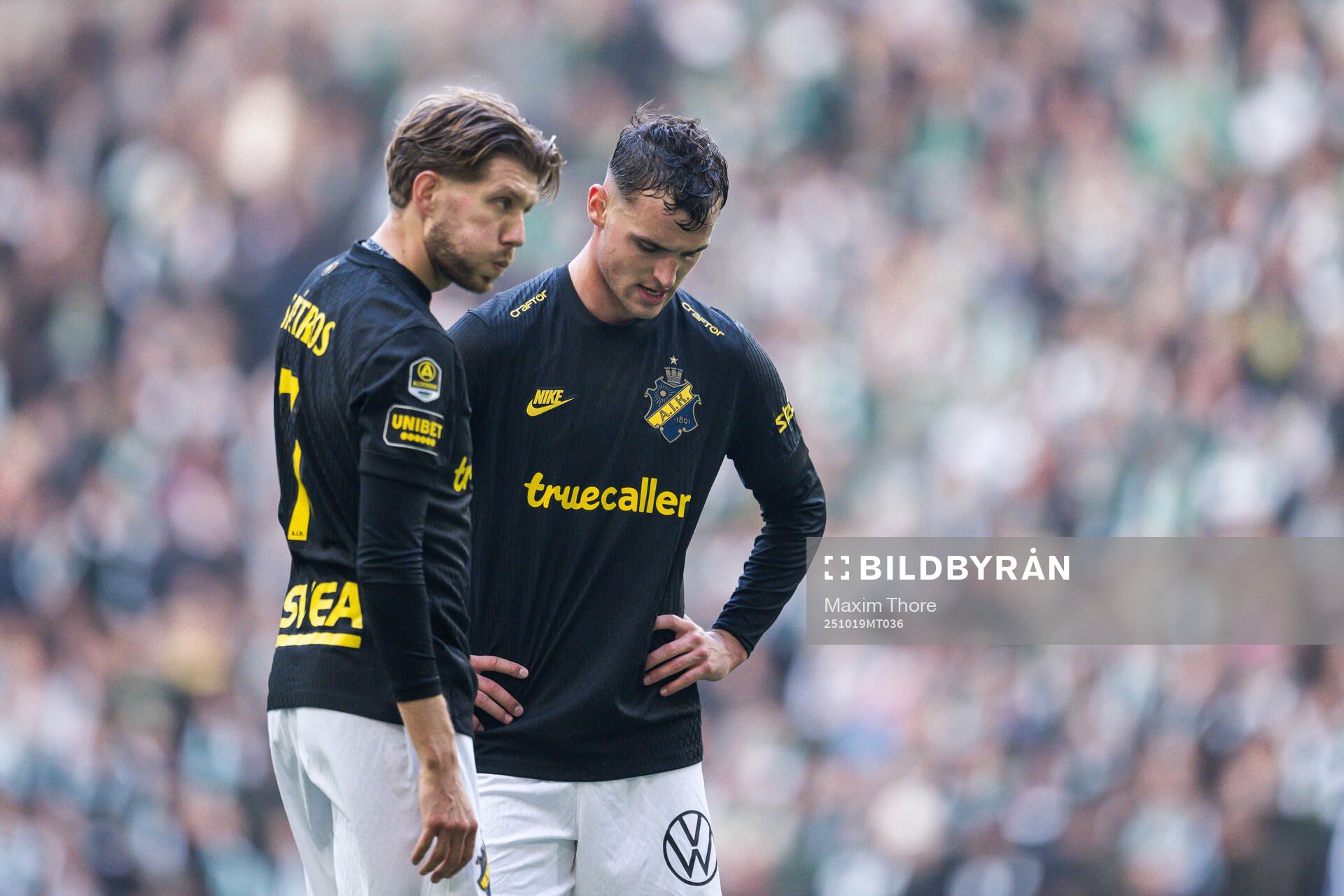 AIKs Anton Salétros och Áron Csongvai deppar