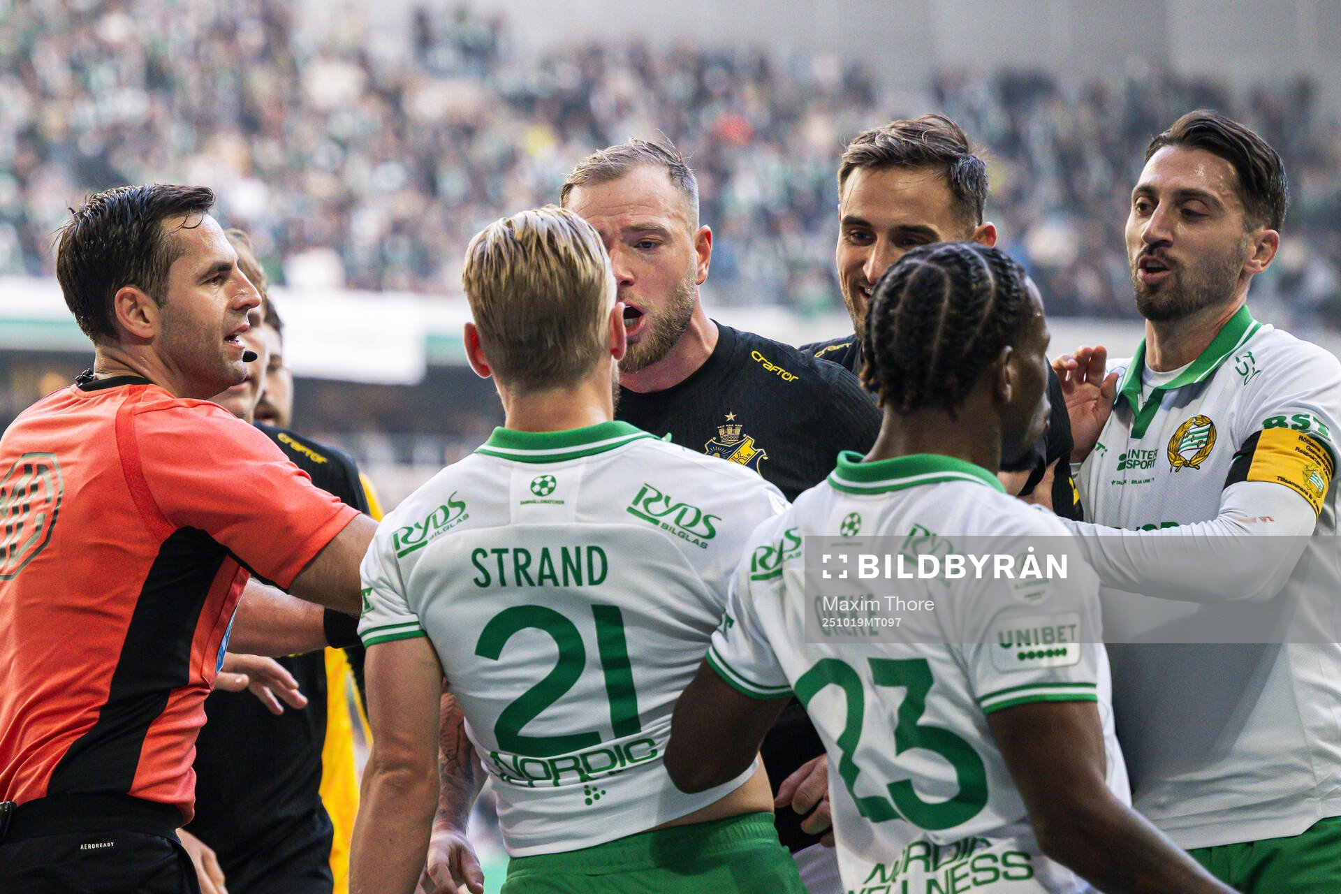 Hammarbys Simon Strand och Nahir Besara i bråk med AIKs