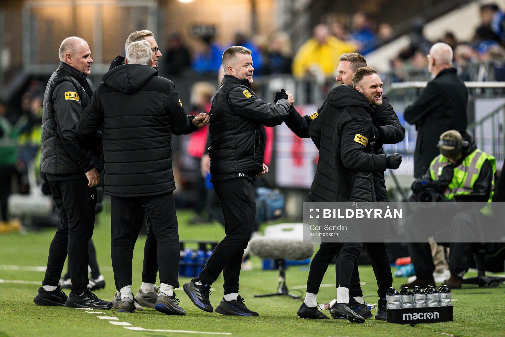 Mjällbys tränare Anders Torstensson jublar
