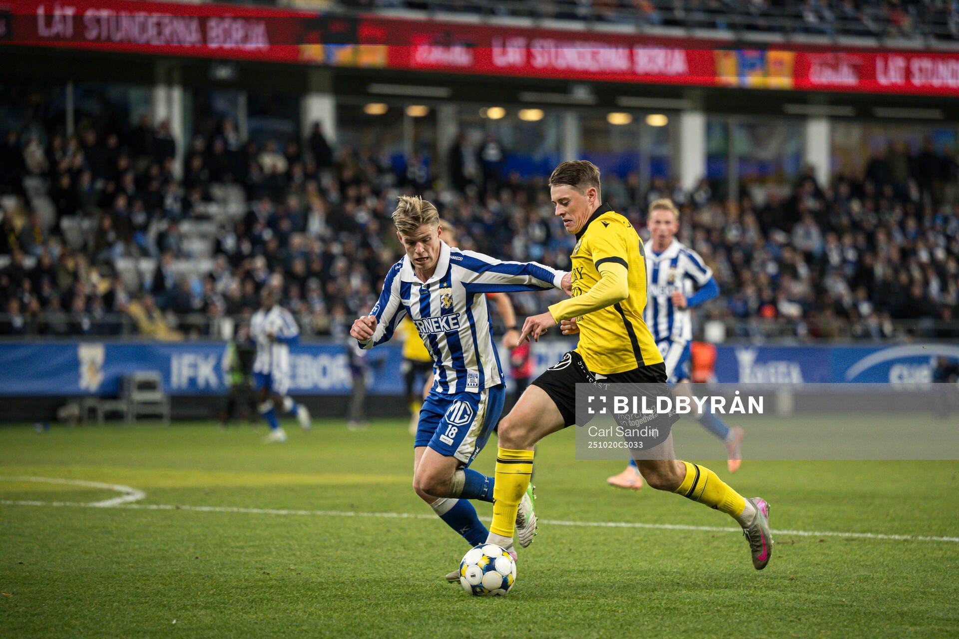 IFK Göteborgs Felix Eriksson och Mjällbys Elliot Stroud