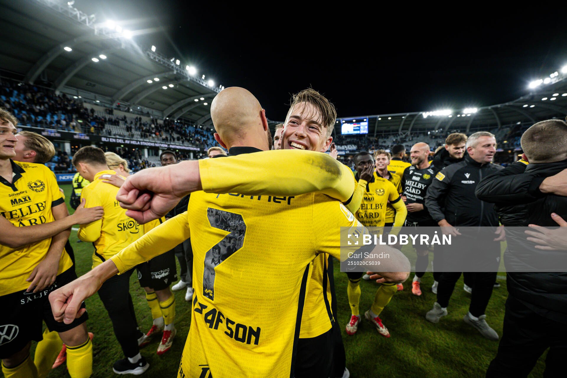 Mjällbys Elliot Stroud jublar