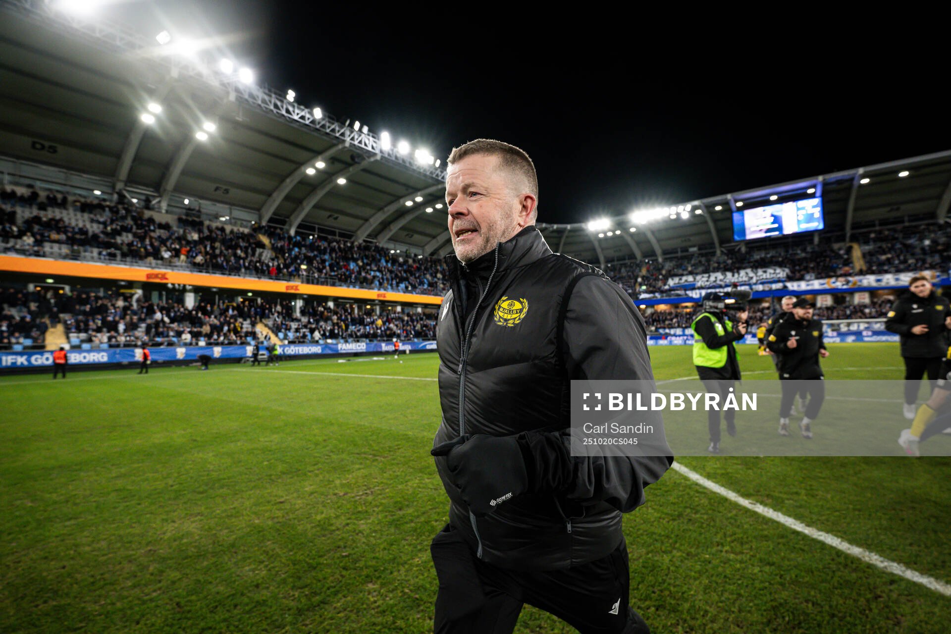 Mjällbys tränare Anders Torstensson jublar