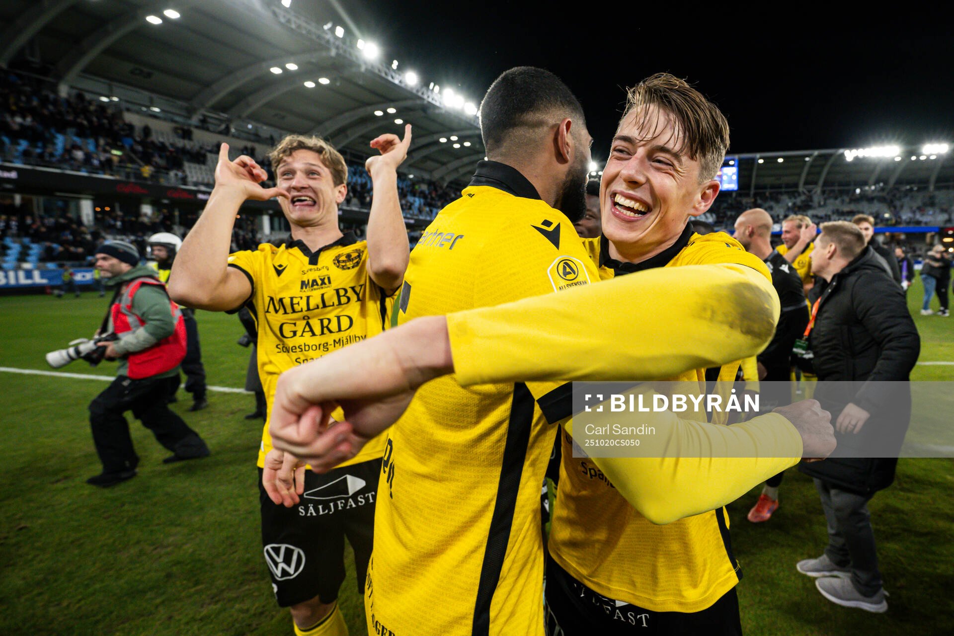 Mjällbys Elliot Stroud jublar