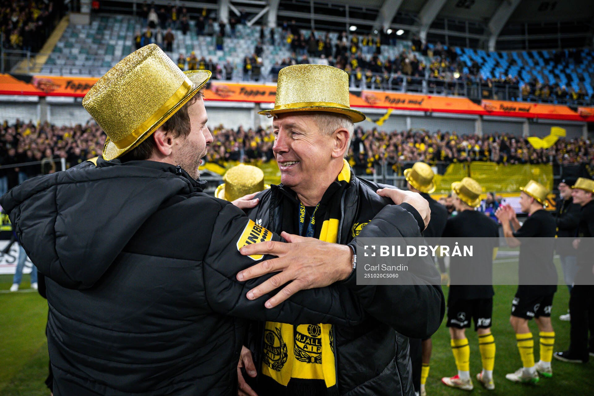 Mjällbys sportchef Hasse Larsson jublar