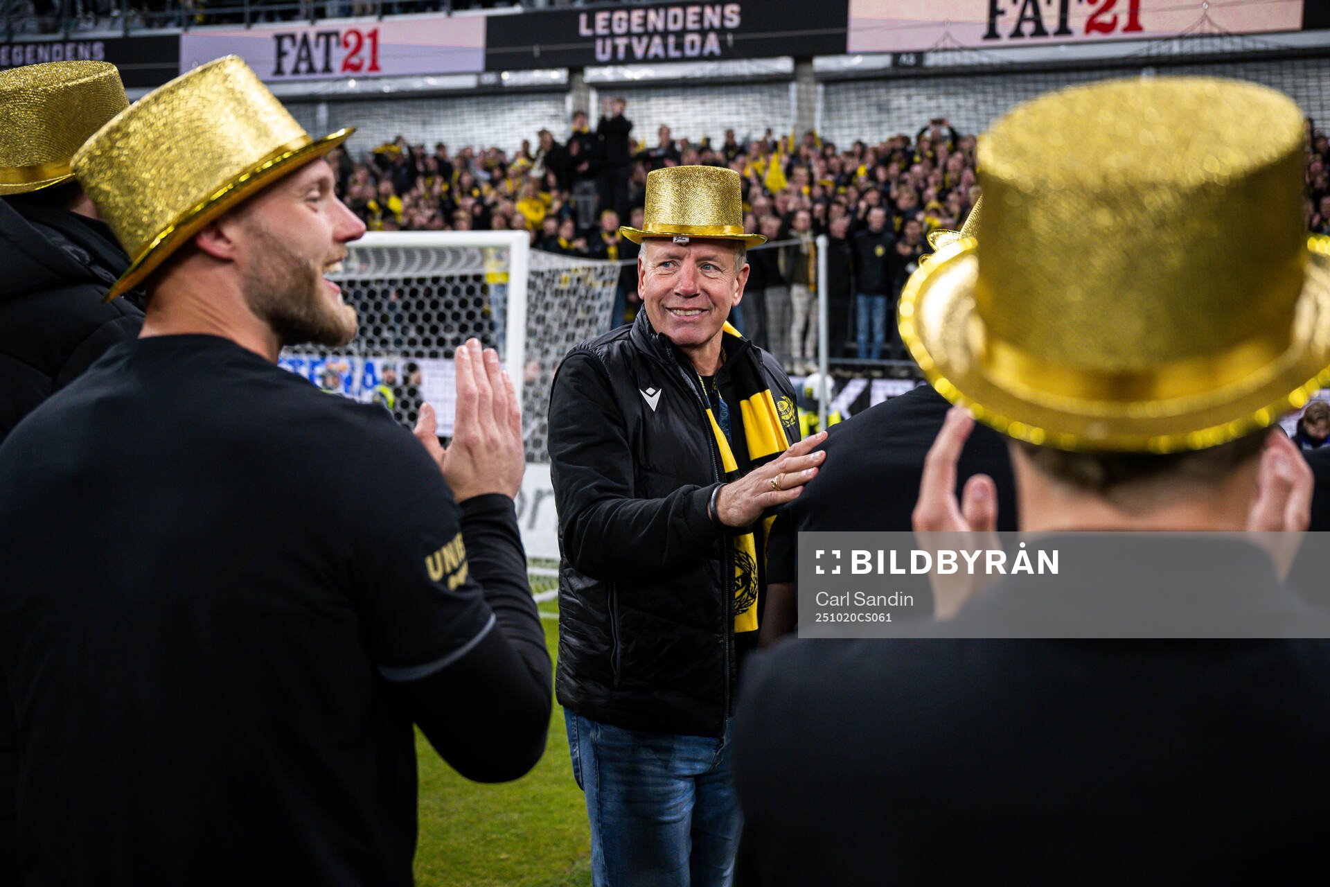 Mjällbys sportchef Hasse Larsson jublar