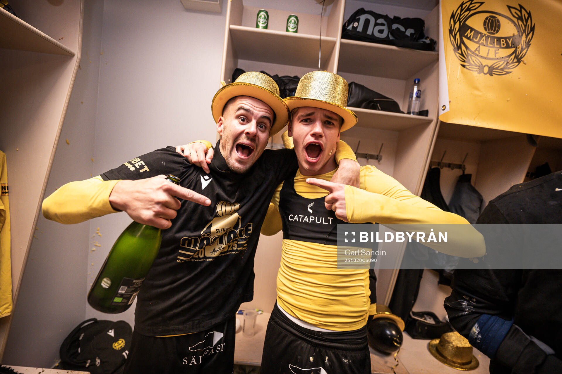 Mjällbys Jesper Gustavsson och Jeppe Kjaer jublar i