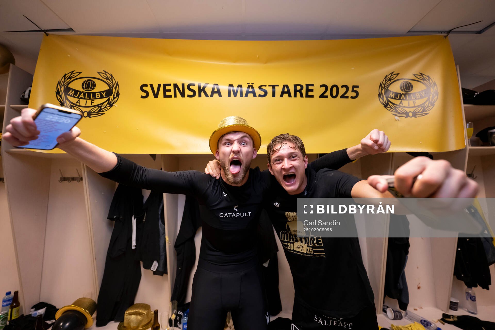 Mjällbys målvakt Noel Törnqvist och Ludvig Tidstrand