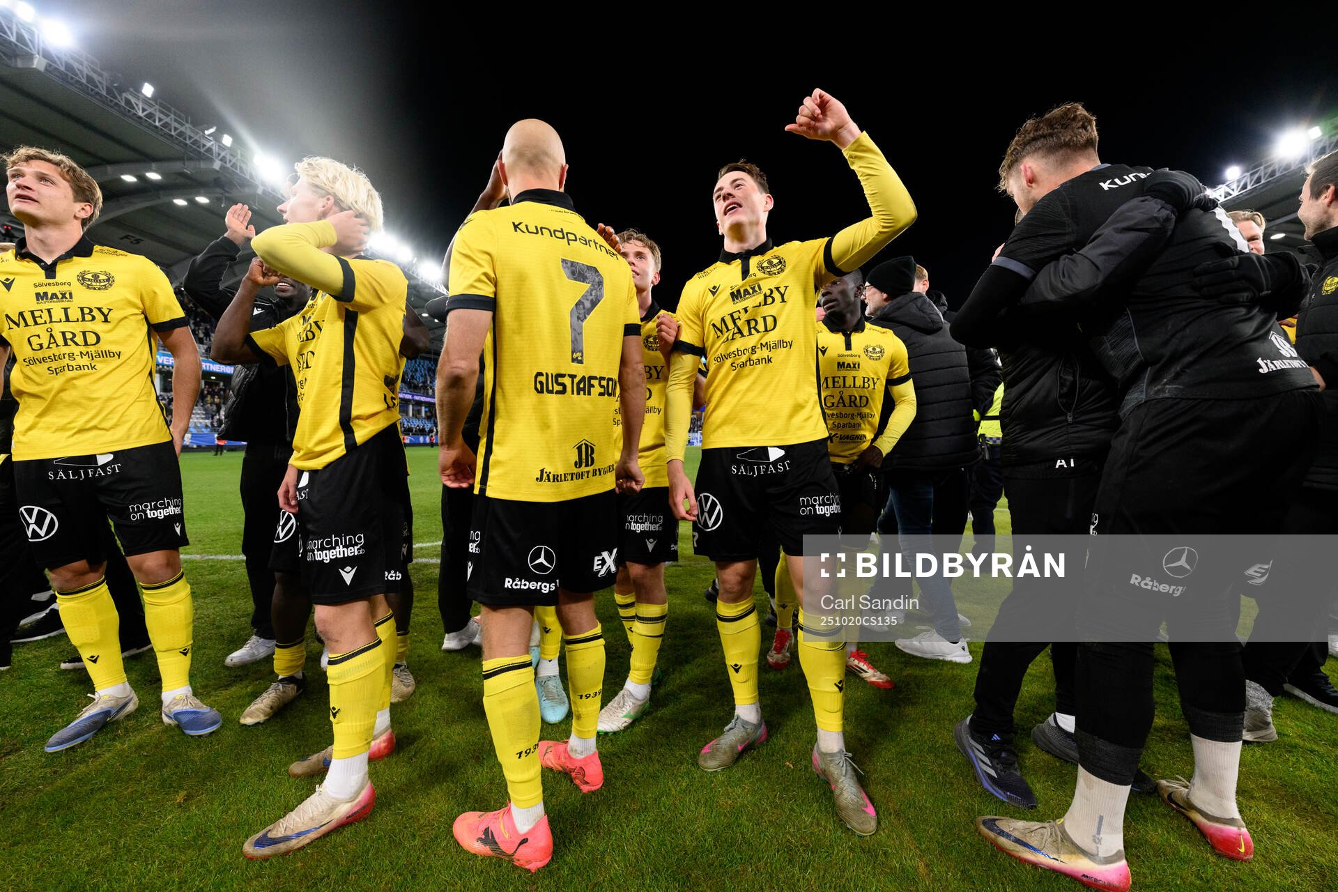 Mjällbys Elliot Stroud jublar