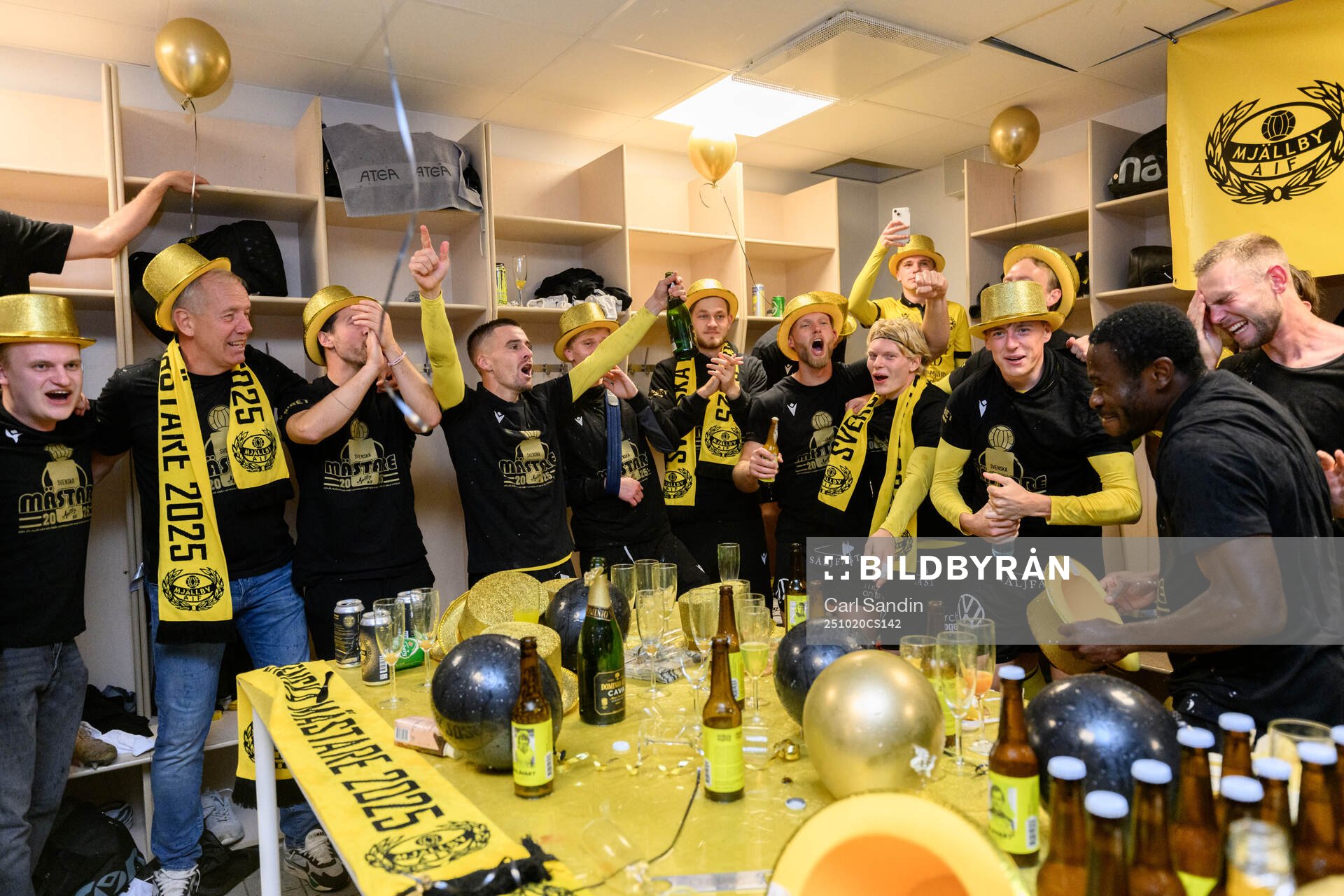 Mjällbys spelare jublar