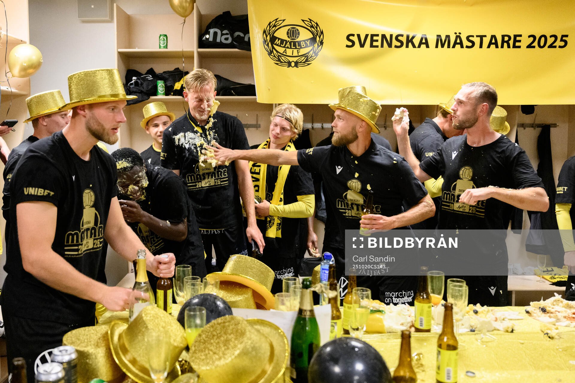Mjällbys Herman Johansson och Viktor Gustafson jublar