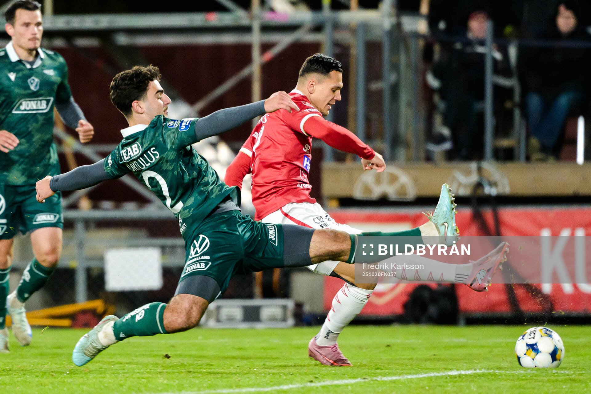 Halmstads Bleon Kurtulus och Degerfors Arman Taranis