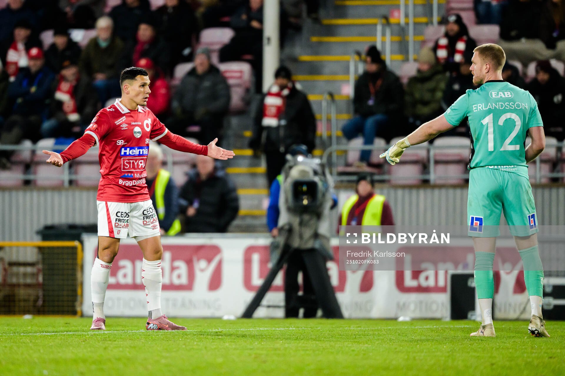 Degerfors Arman Taranis och Halmstads målvakt Tim