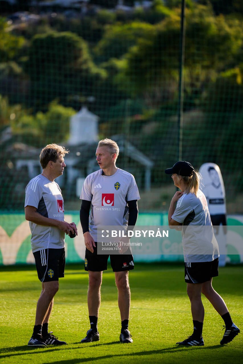 Assistant coach Niklas Egnell, Assistant coach Johanna