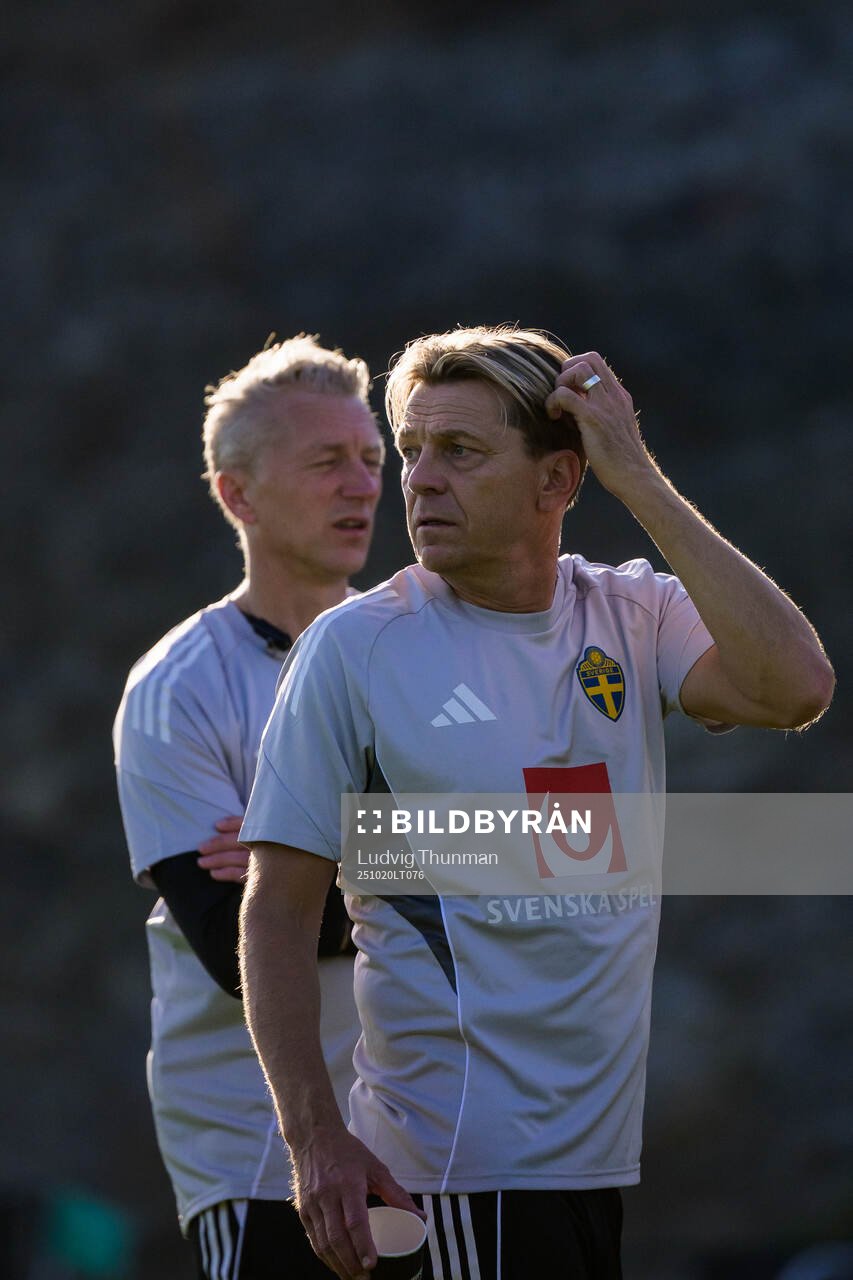 Assistant coach Niklas Egnell and head coach Tony