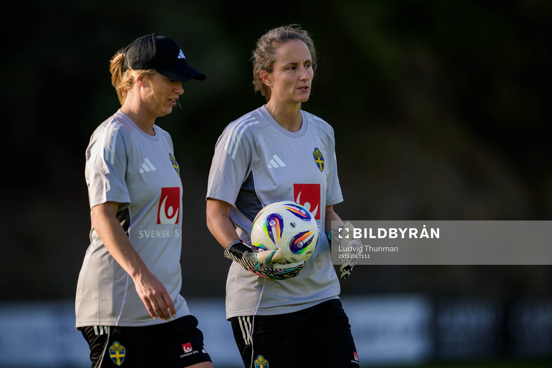Assistant coach Johanna Almgren and goalkeeper coach Sofia