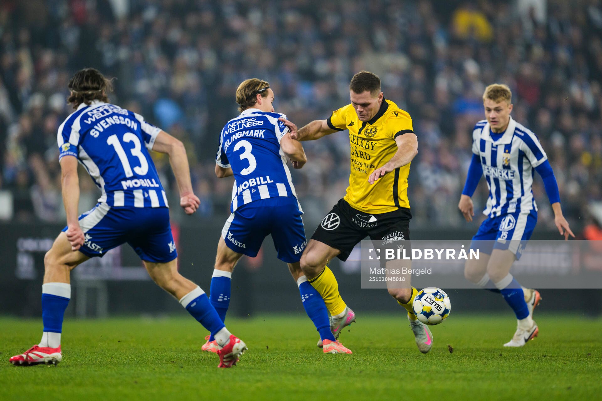 IFK Göteborgs August Erlingmark och Mjällbys Jacob