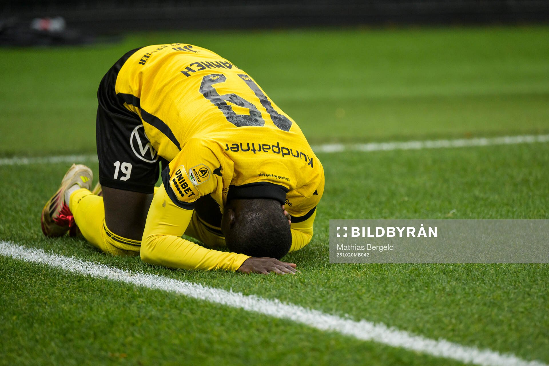 Mjällbys Abdoulie Manneh har ont