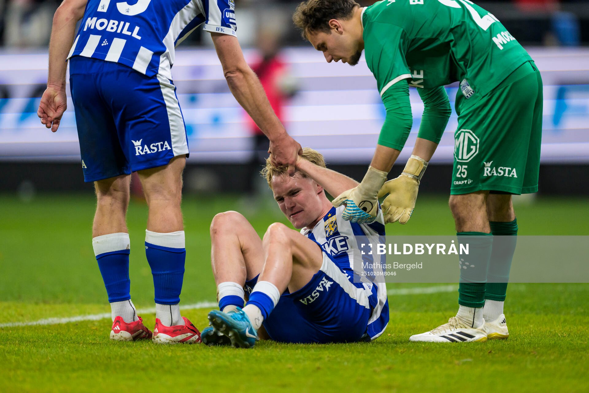 IFK Göteborgs Max Fenger har ont