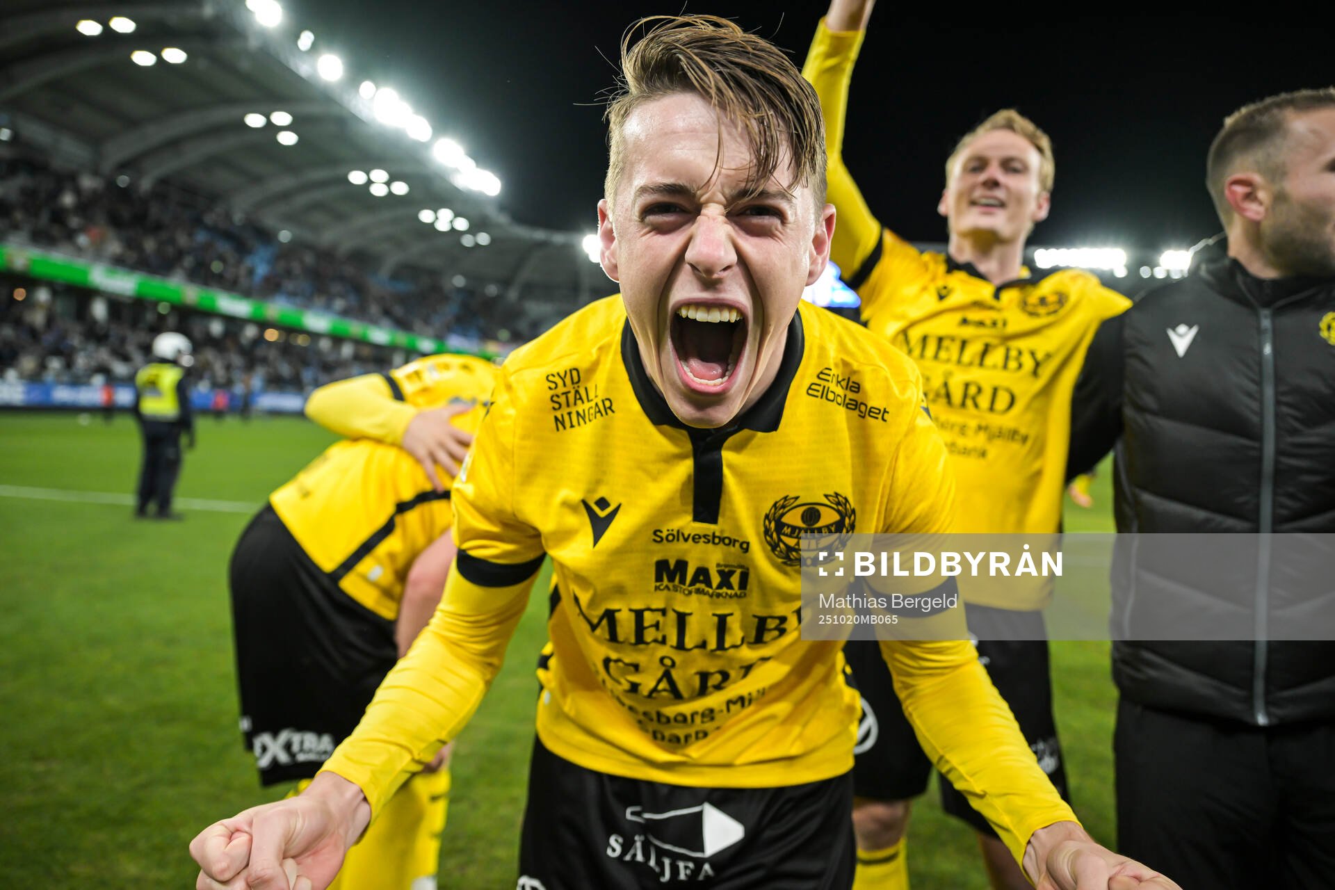 Mjällbys Elliot Stroud jublar