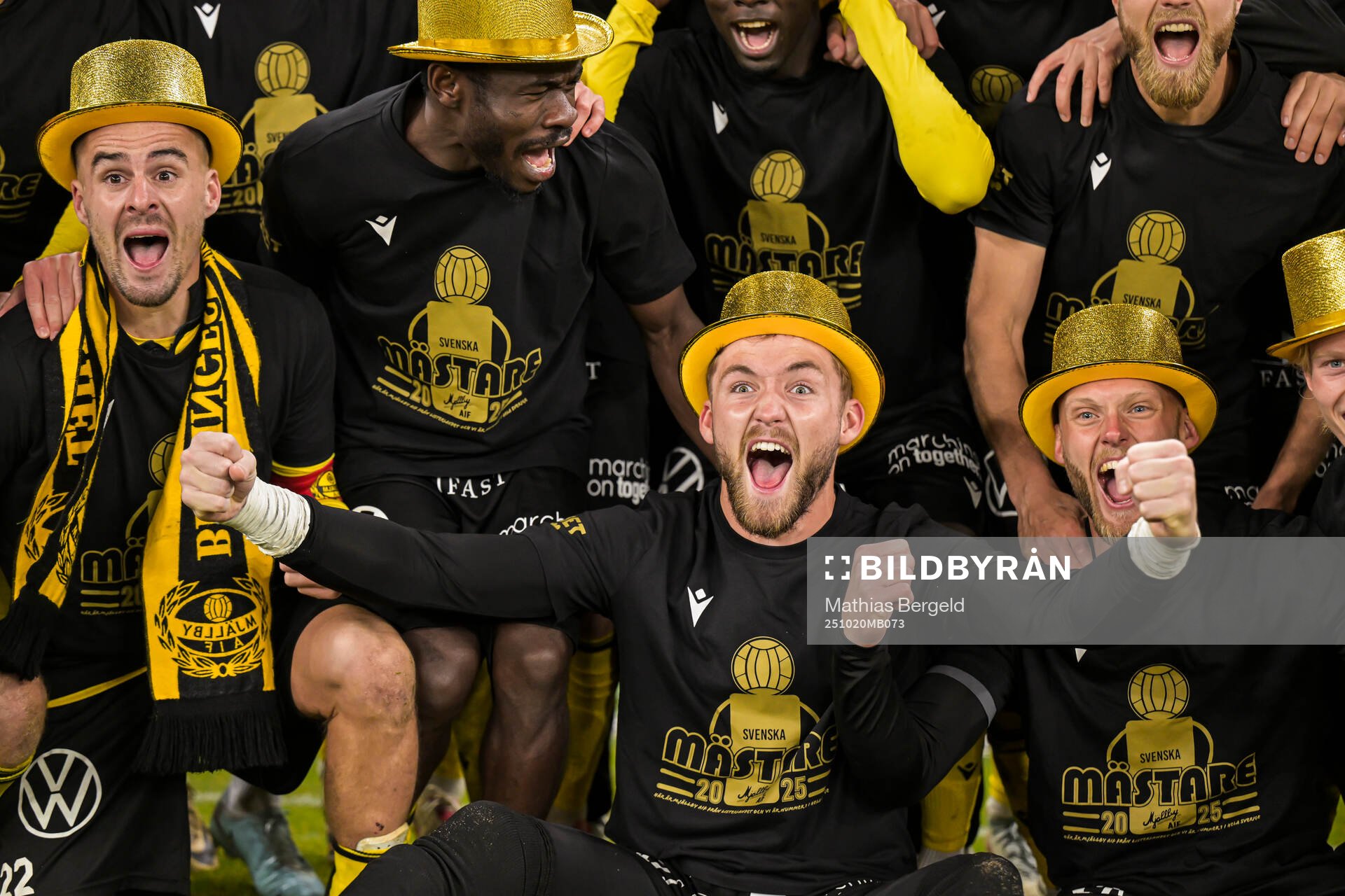 Mjällbys målvakt Noel Törnqvist jublar