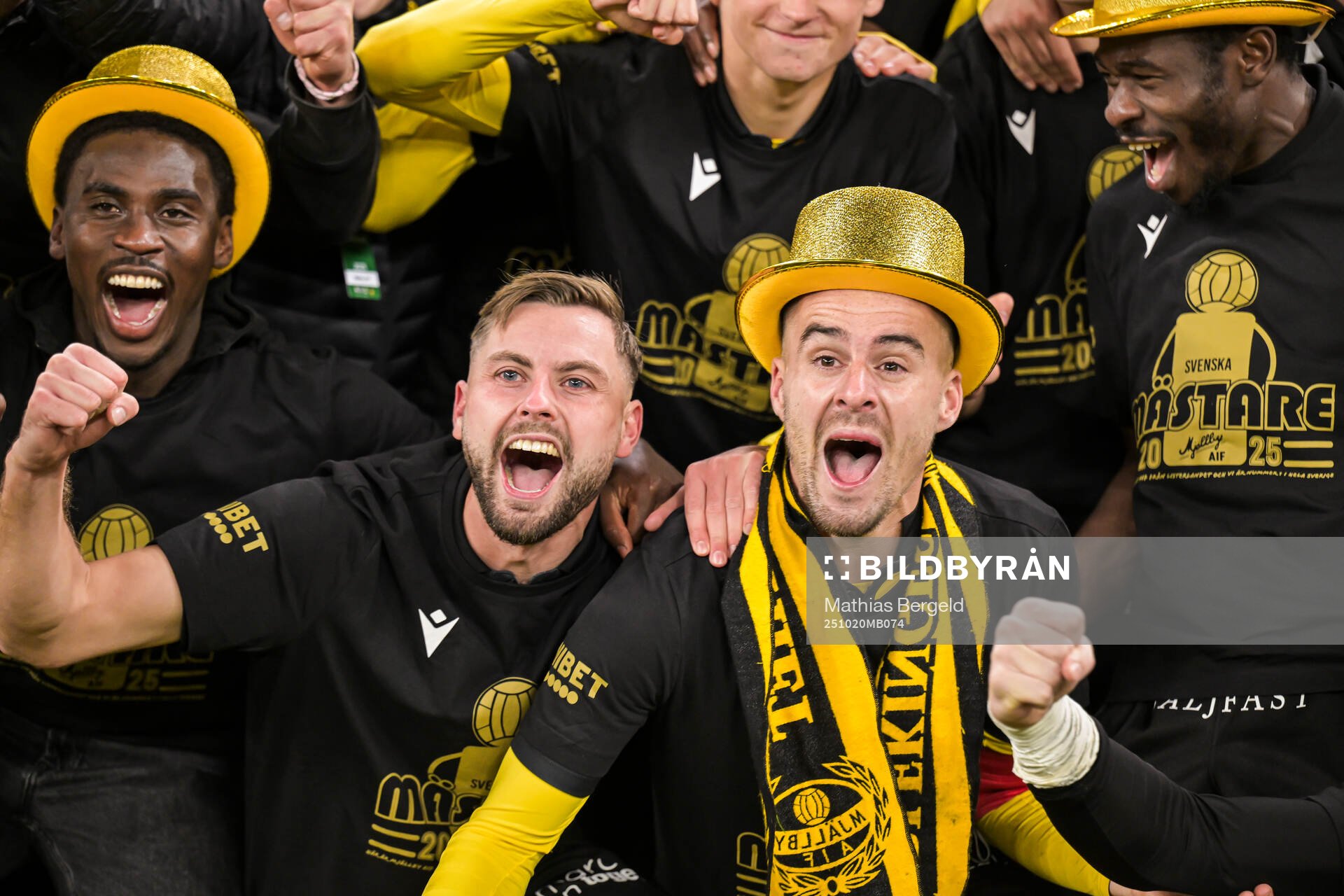 Mjällbys Axel Norén och Jesper Gustavsson jublar