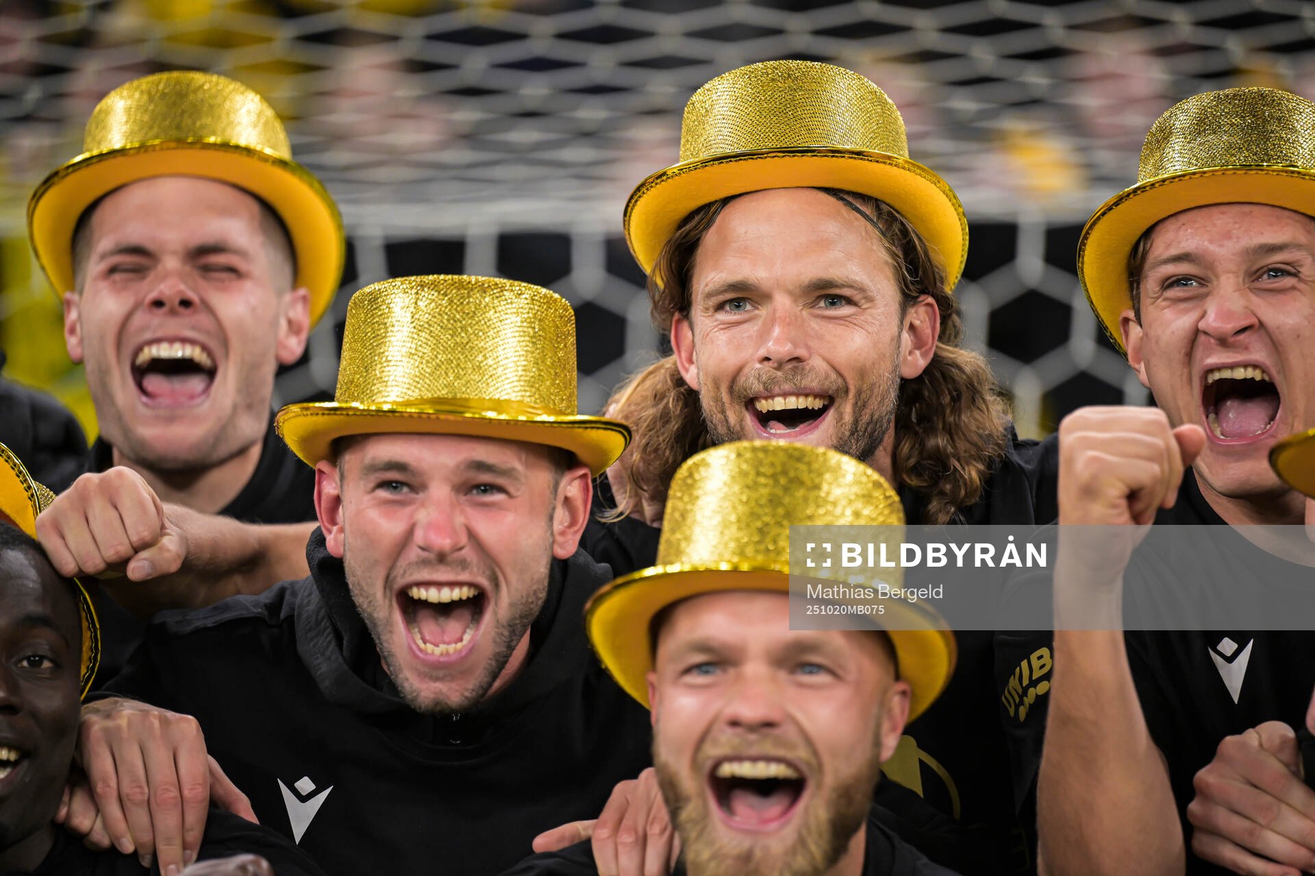Mjällbys Jacob Bergström och Tom Pettersson jublar