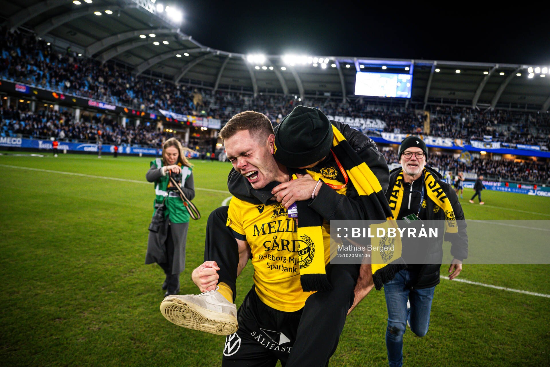 Mjällbys Jacob Bergström och Jacob Lennartsson jublar