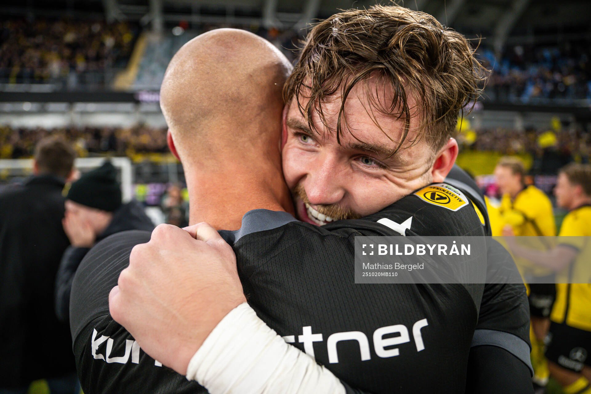Mjällbys målvakt Noel Törnqvist jublar